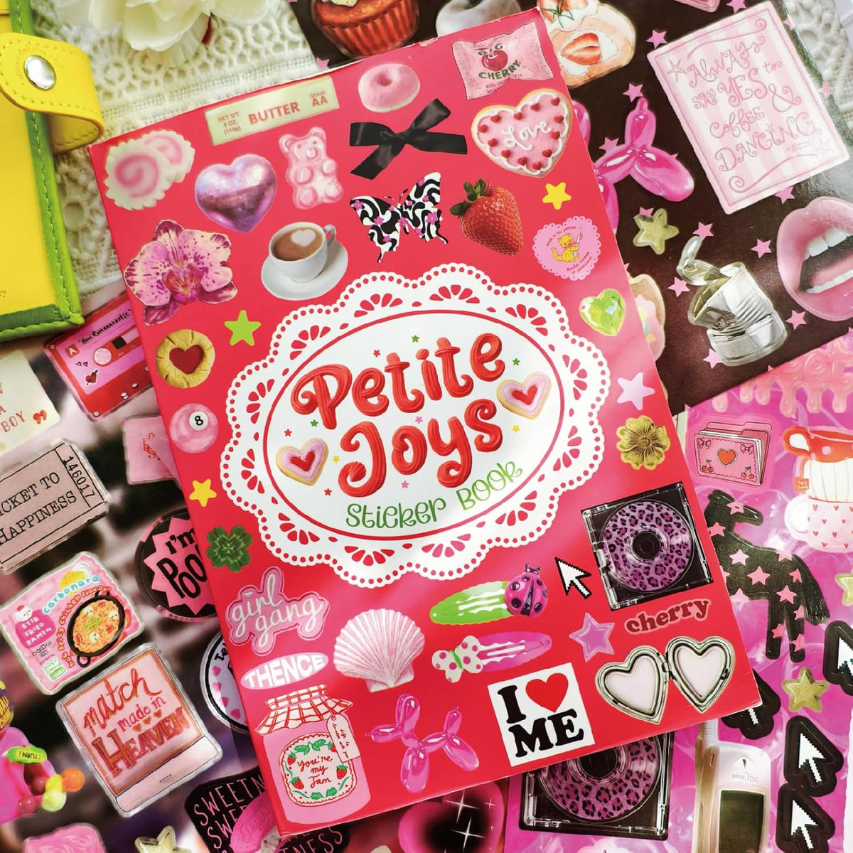 PRSTINCOL Sweetheart Vintage Style Sticker Book, 30 Pages of Aesthetic Stickers for Journaling Adults, Cute Retro Floral and Love Ephemera, 8.3 by 5.5 Inches, Over 550 Pieces
