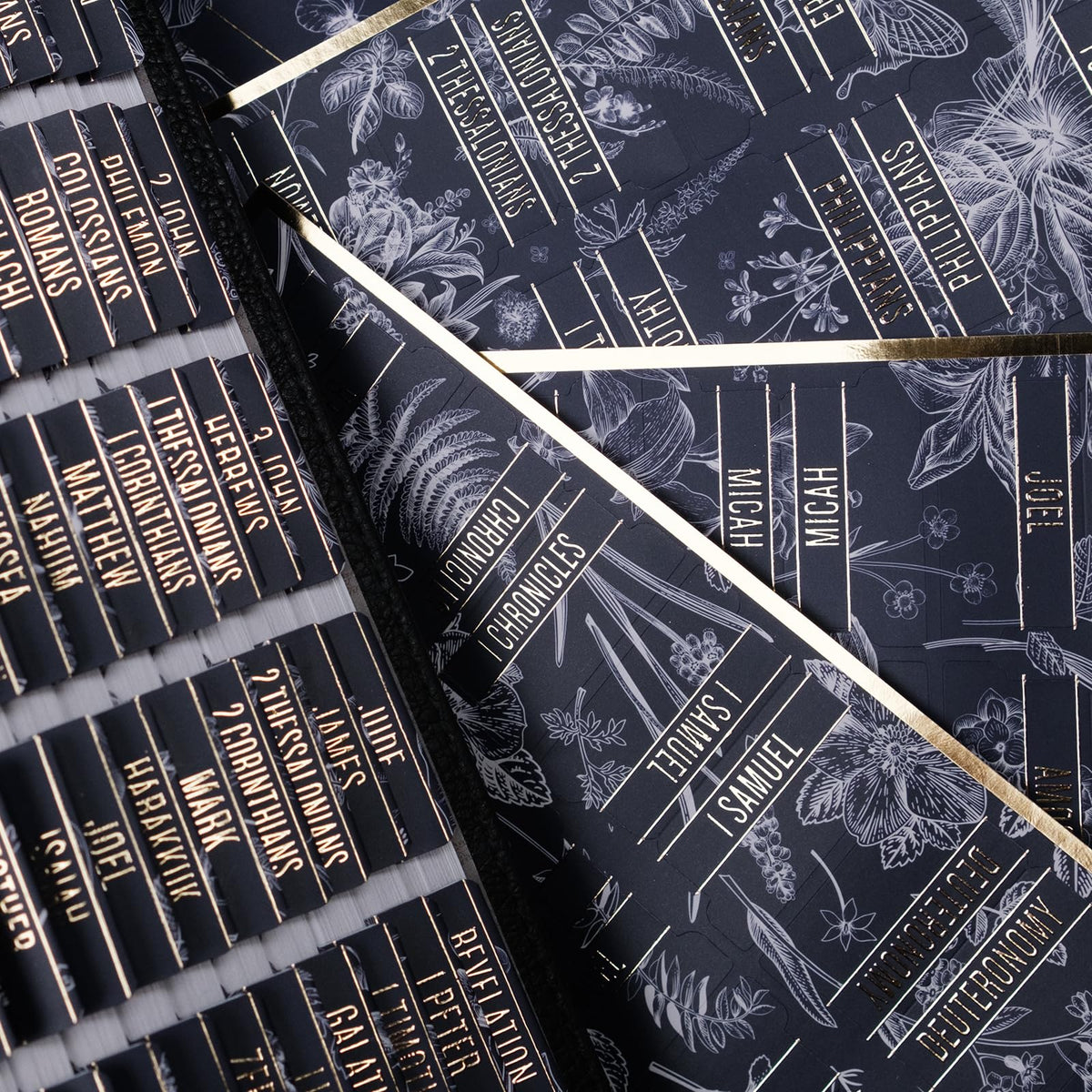 UPAFEXXI-Bible Tabs with Book Summaries, 3D Gold Foil Embossed Lettering