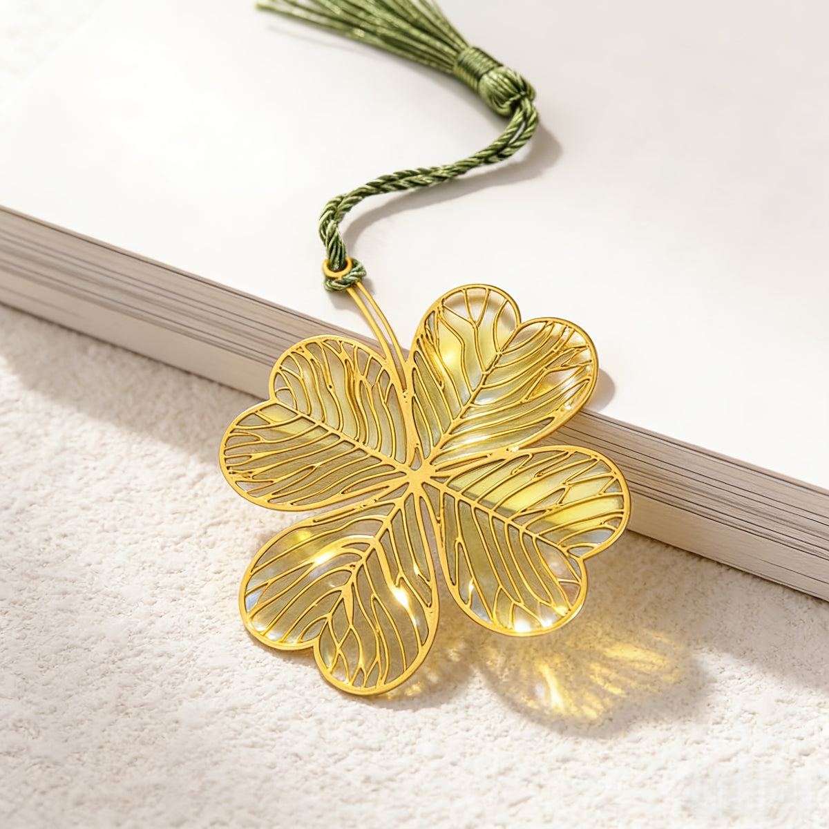Authentic Chinese-style Metal Translucent Peacock Feather, Blue Feather, Pink Feather, and Red-Golden Feather Bookmarks. A High-end Artistic Gift with Flowing Light and Shadow, Featuring Colorful Semi-transparent Exquisite Hollow-out Designs. Elegant